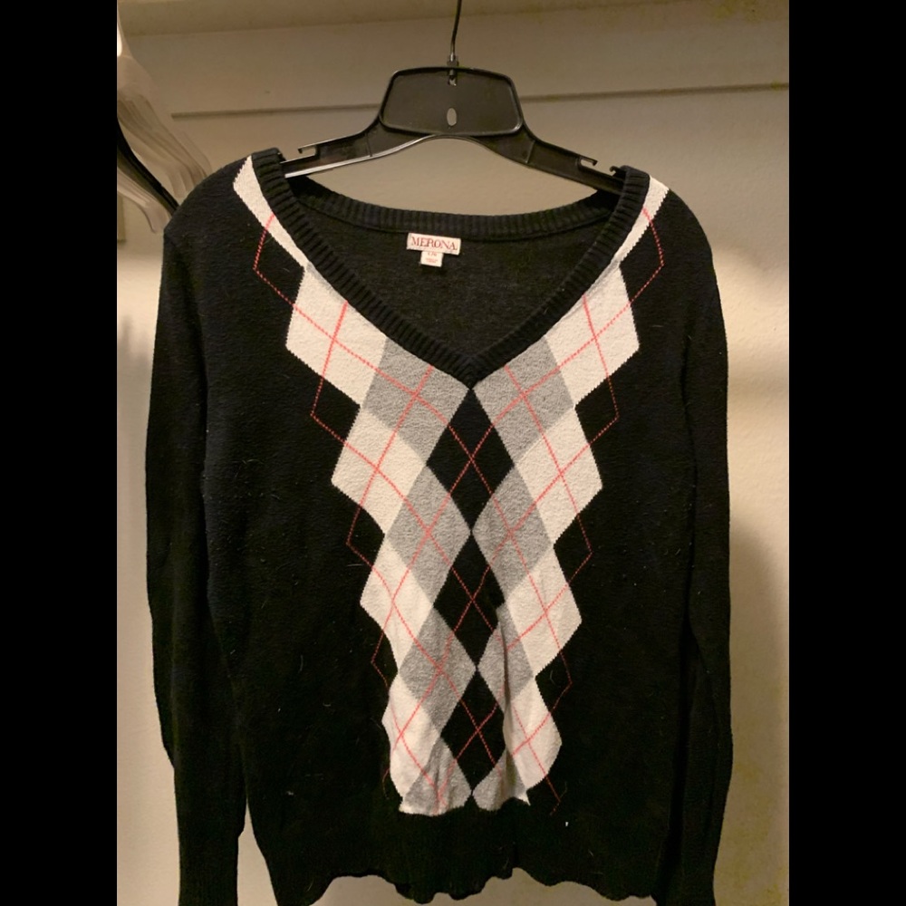 Large Merona v-neck pullover black with white and gray argyle sweater.